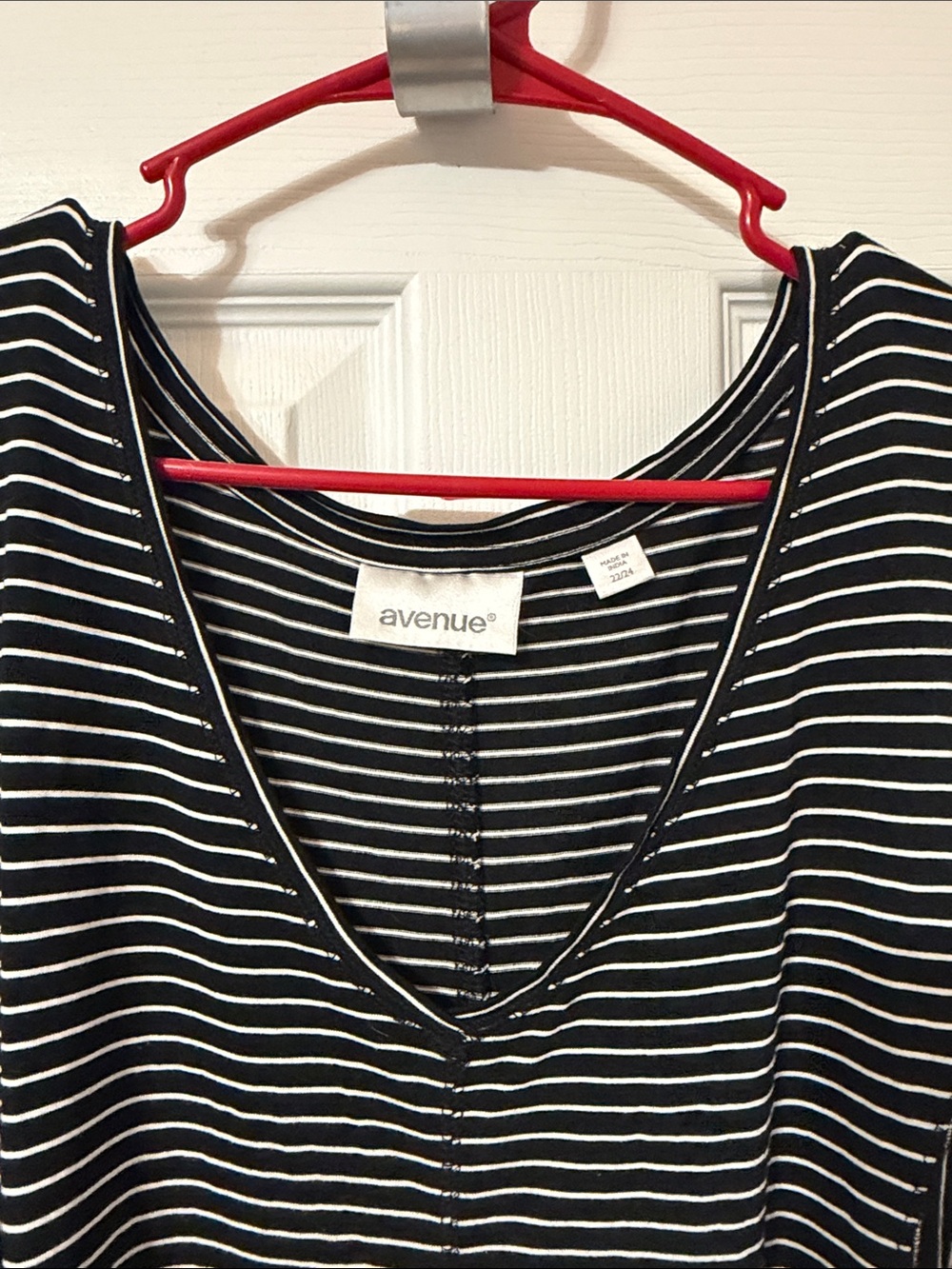 Avenue Black & White Striped V-Neck Short Sleeve Top - Picture 3 of 11